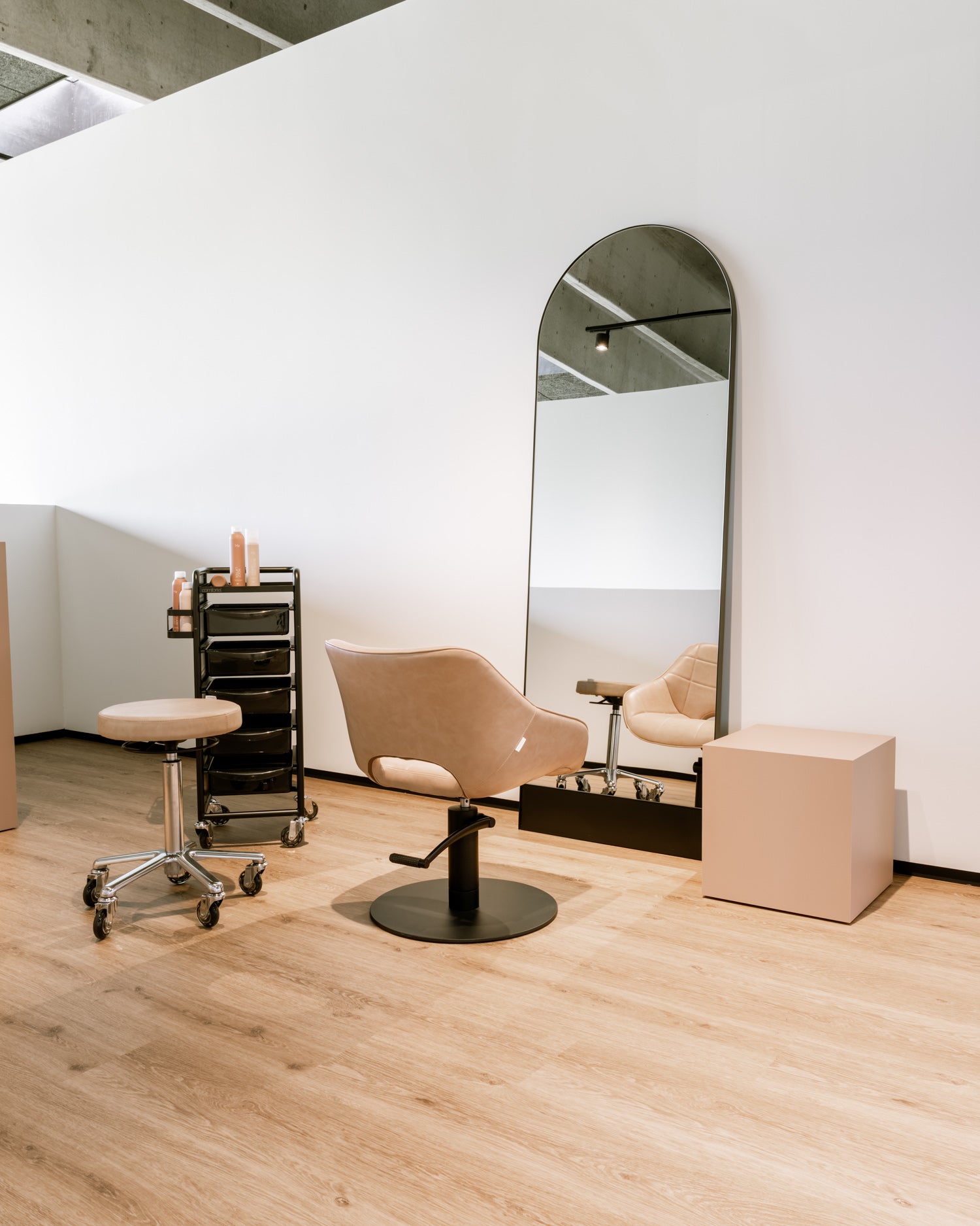 Round Blush - Pink salon stool with chrome cross base