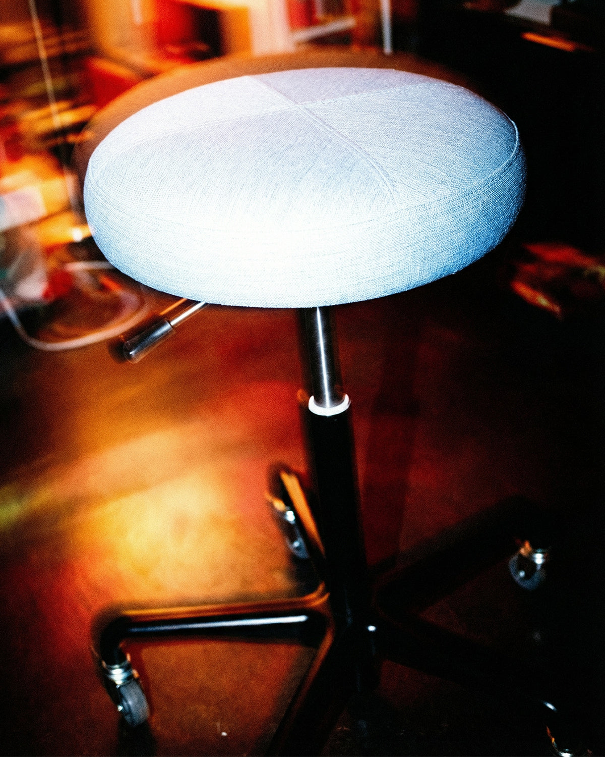 Zen - Blue salon stool - Black cross base