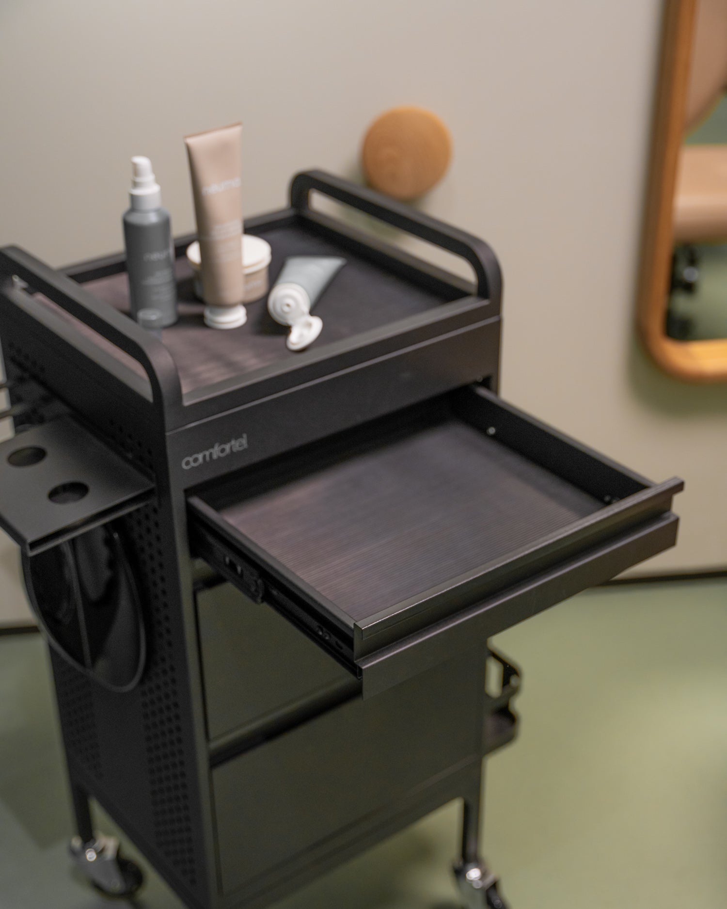 Studio 3 - Black trolley with 3 drawers and pull-out shelf